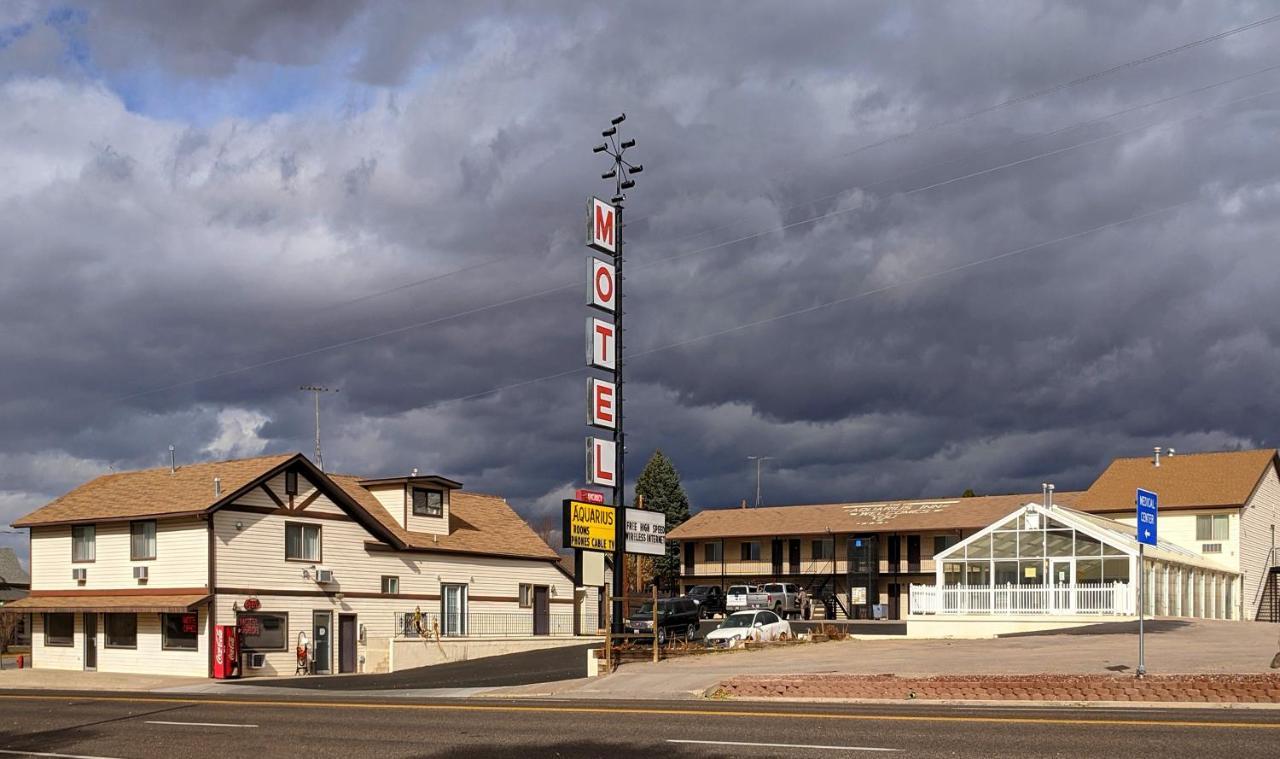 Aquarius Inn Bicknell Exterior foto