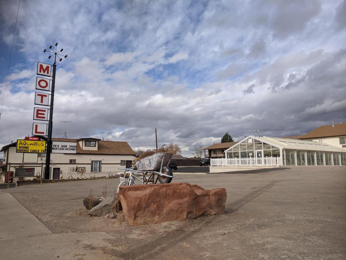 Aquarius Inn Bicknell Exterior foto