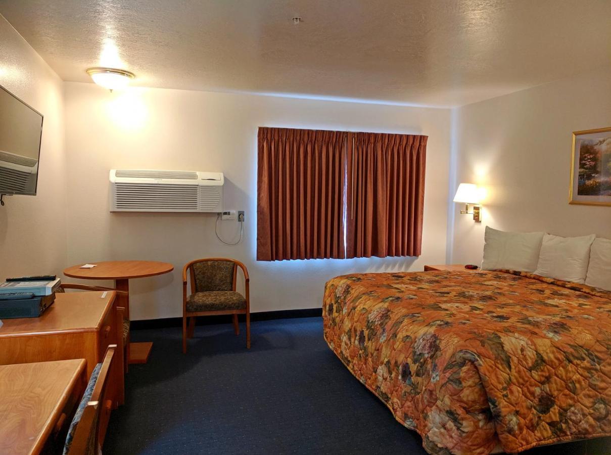 Aquarius Inn Bicknell Exterior foto