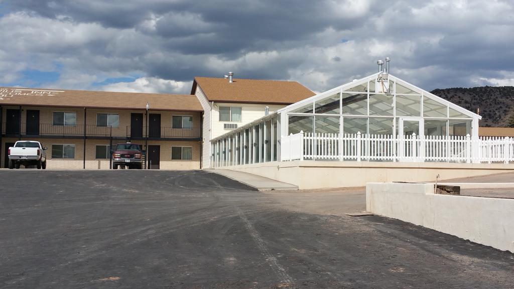 Aquarius Inn Bicknell Exterior foto